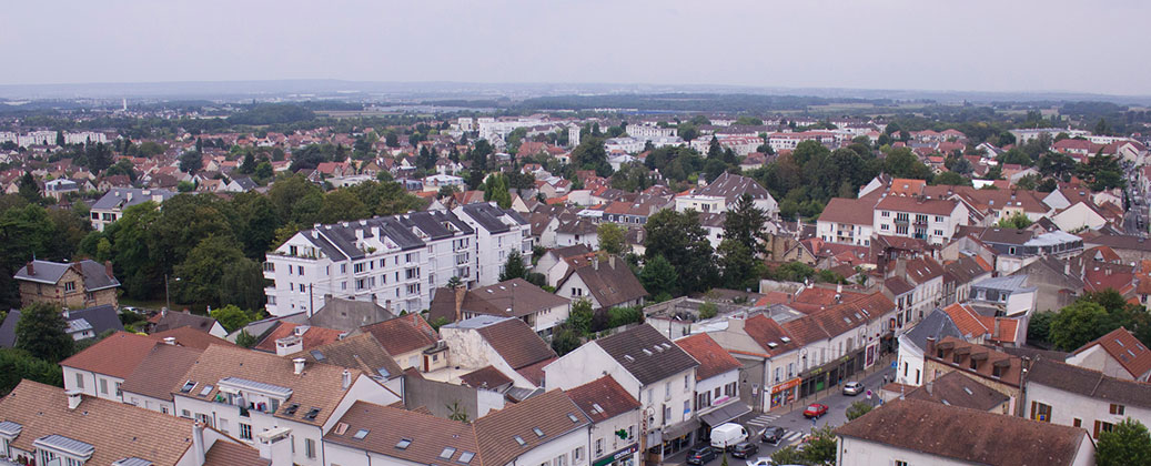 Vue aérienne du centre ville de Taverny