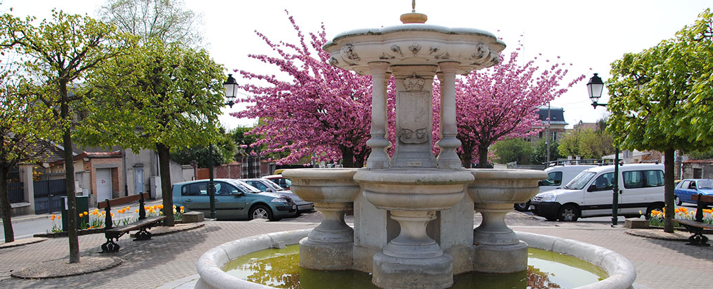 La fontaine de vaucelles, offerte à la ville par lady ashburton en 1879