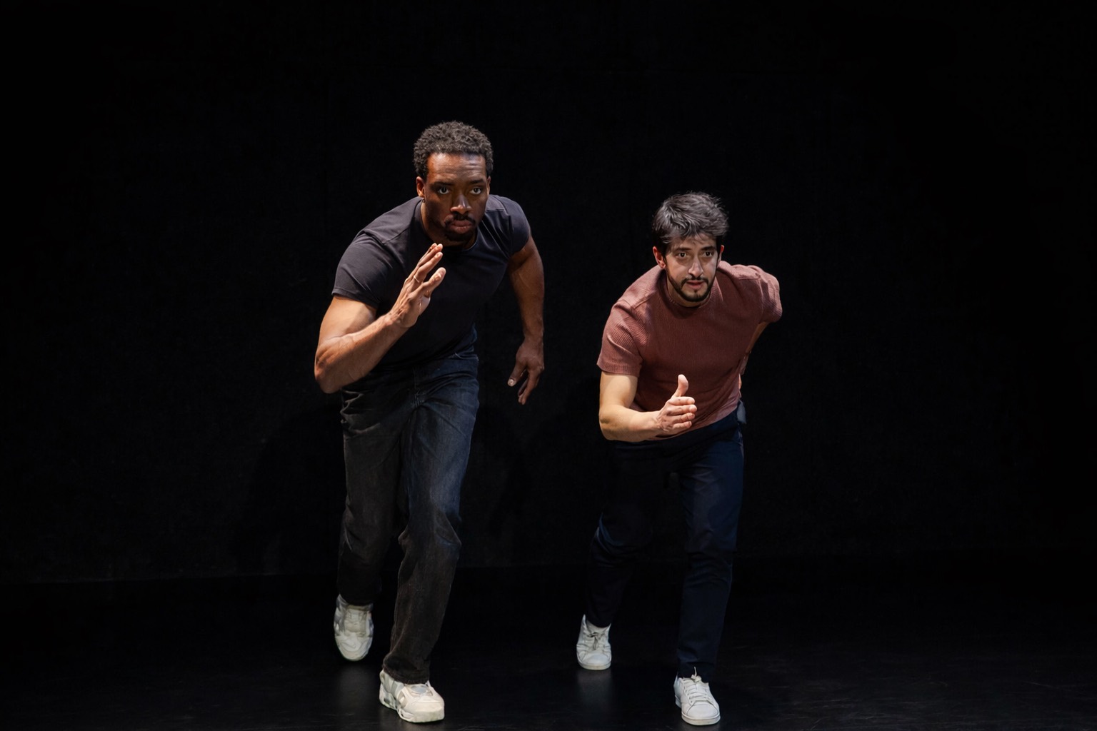 NE T'ARRÊTE PAS DE COURIR